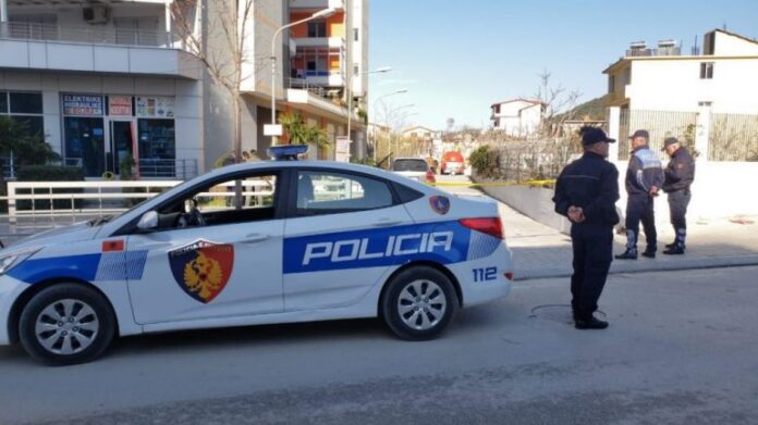 Policia-e-Vlores-arreston-56-vjecarin-nje-vajze-e-mitur-1